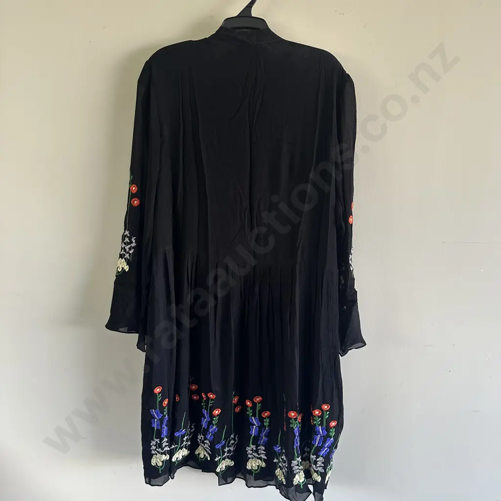 Trelise Cooper "MADE IN LOVE" viscose dress size XL Image 1++
