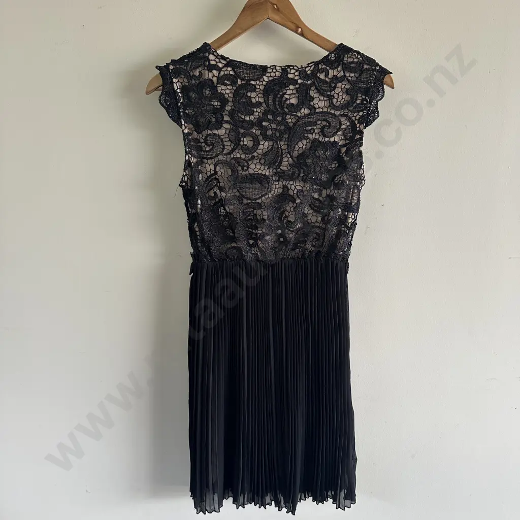 STORM size 6 evening dress Image 1++