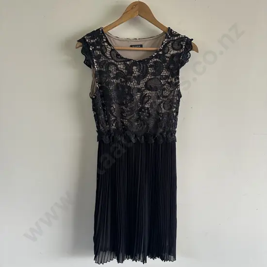 STORM size 6 evening dress