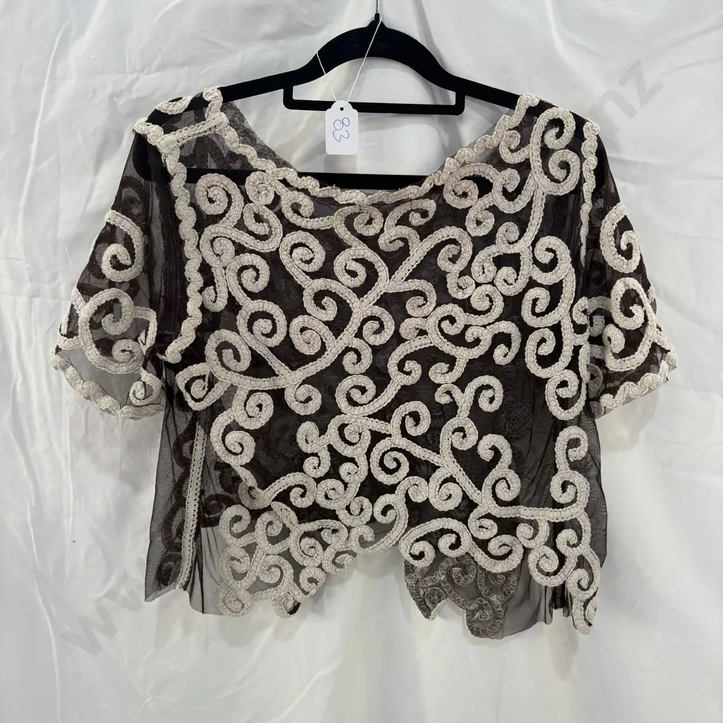 Tara & Hall size S embrioded top Image 1++