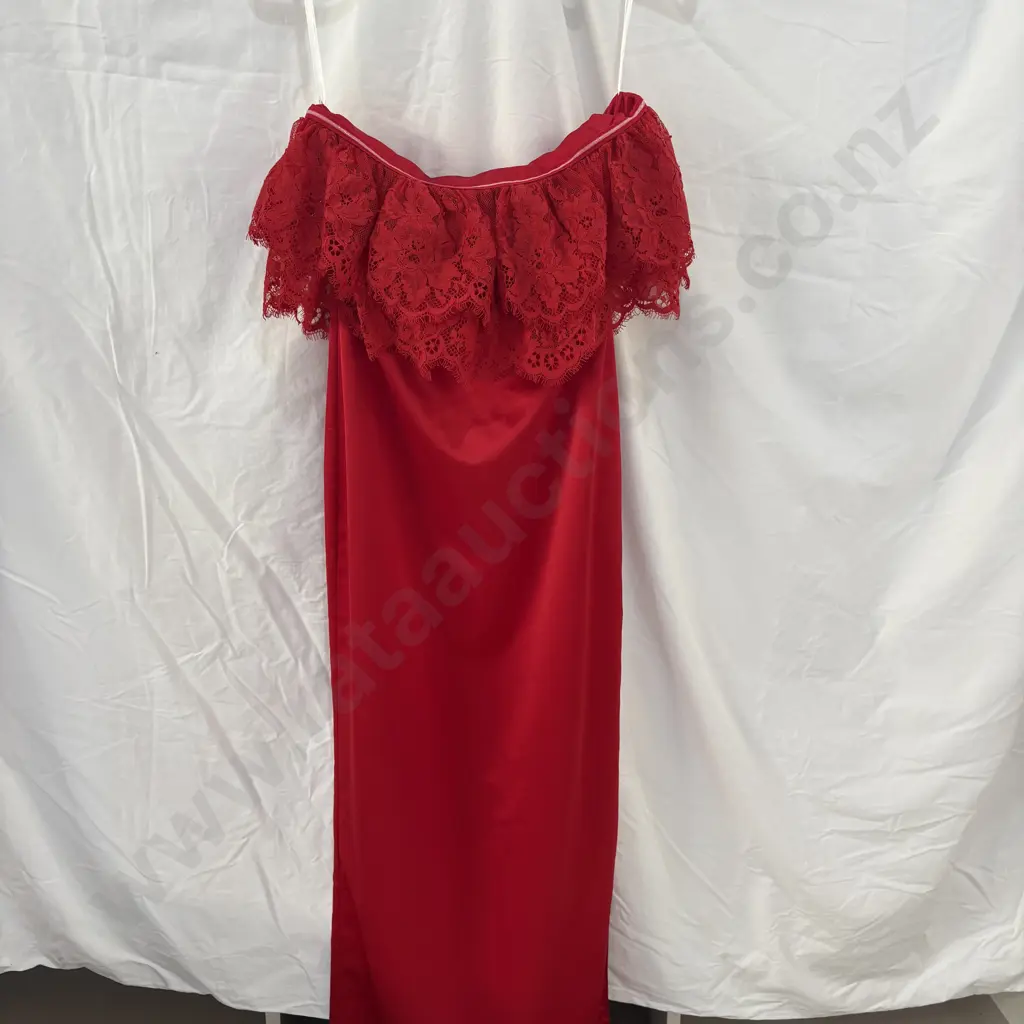 Lovers + friends off the shoulder dress with tag size XS Image 1++