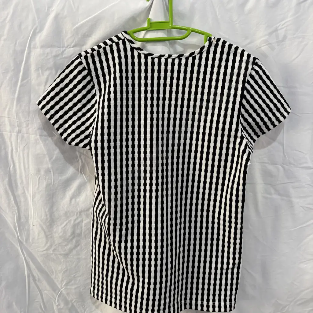 WORLD size L "whole hear" top Image 1++