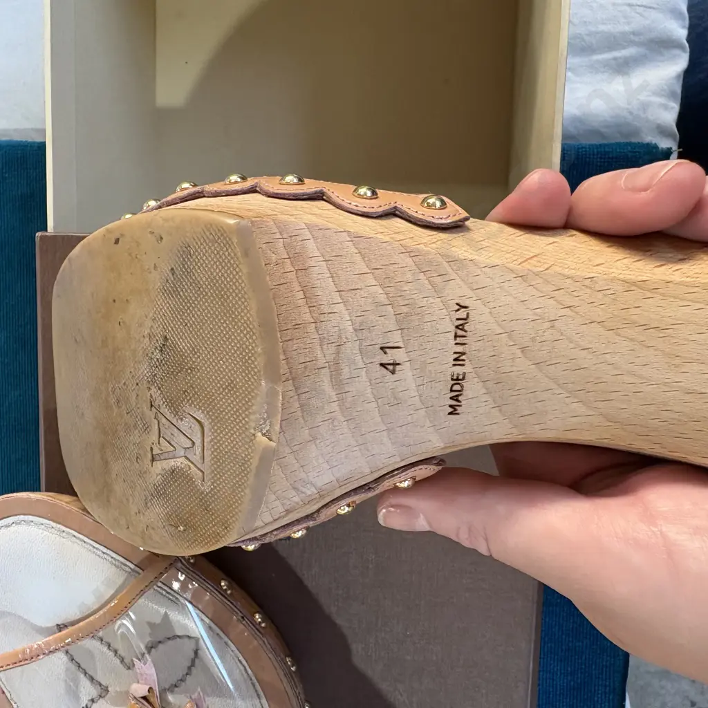LOUIS VUITTON size 41 heels and box Image 1++