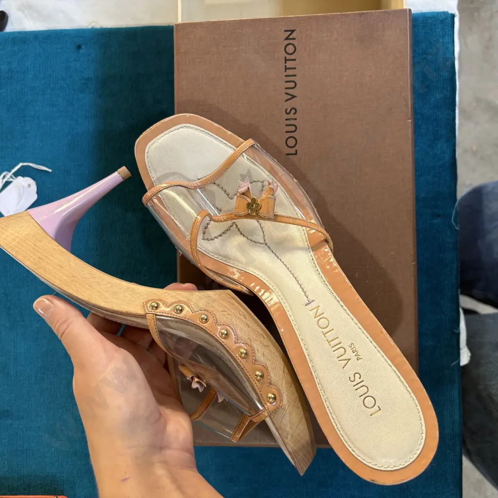 LOUIS VUITTON size 41 heels and box Image 1++