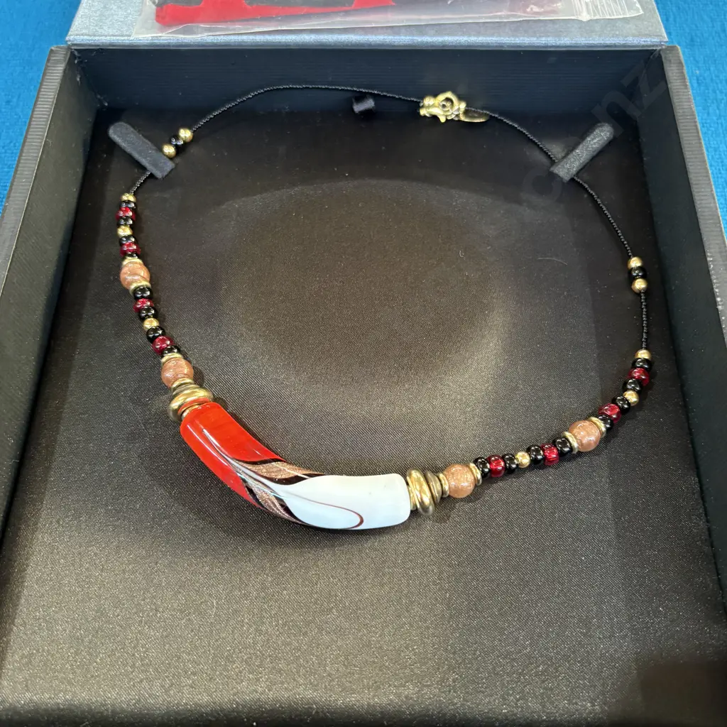 Murano glass necklace (new and boxed) Image 1++