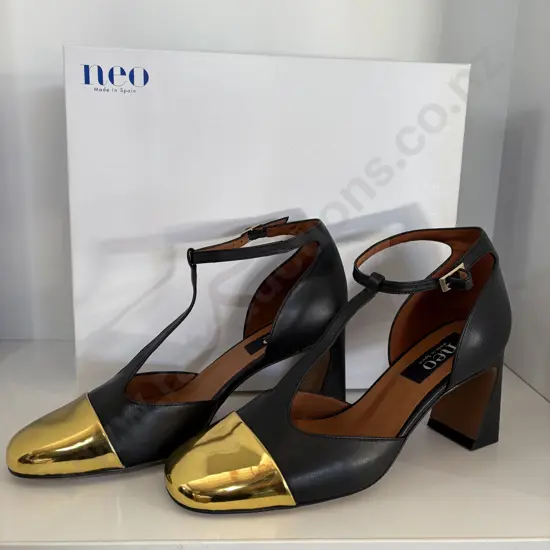 NEO gold/black heels size 39