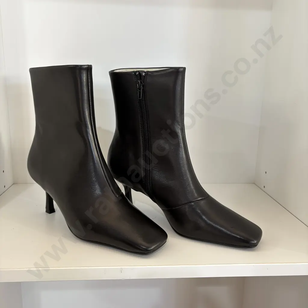 Zoe Kratzmann voyage boot black s40 Image 1++