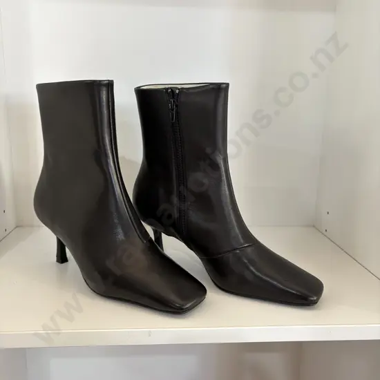 Zoe Kratzmann voyage boot black s40