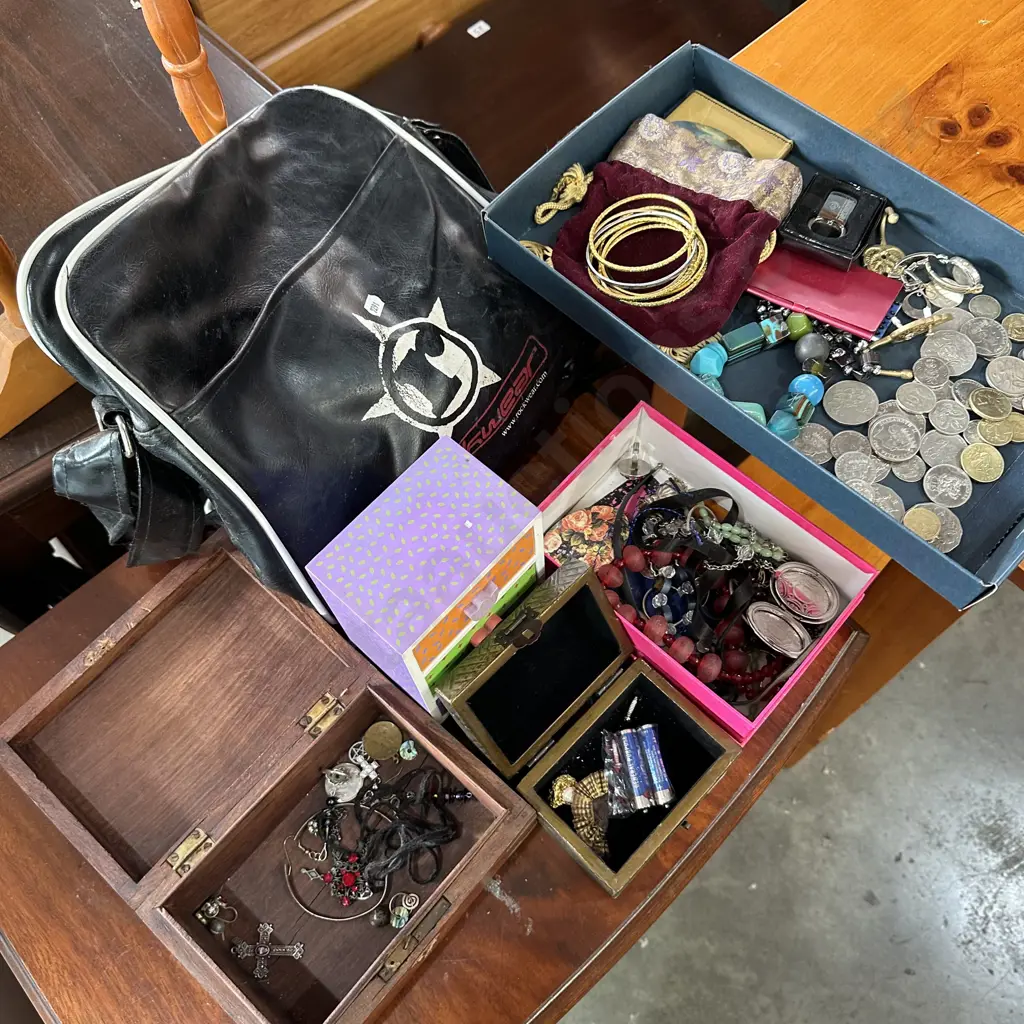 Jewellery boxes and costume jewellery plus bag etc. Image 1++