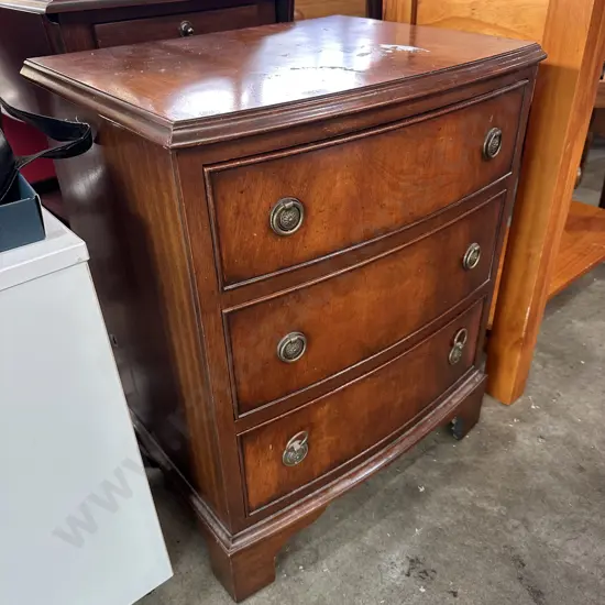 Bow front chest of drawers.