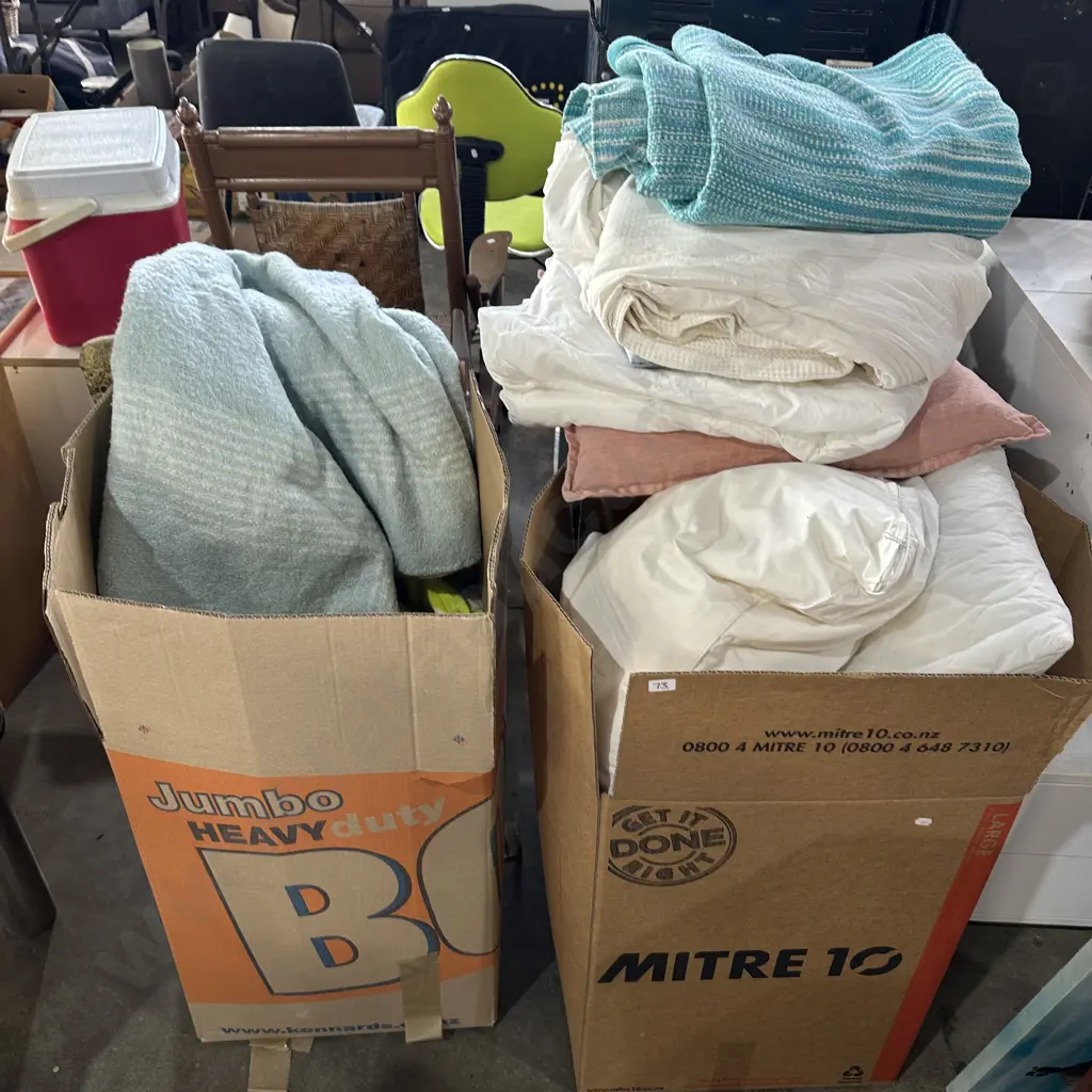 2 boxes bedding Image 1++