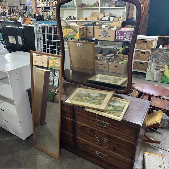 dressing table, pictures and mirror