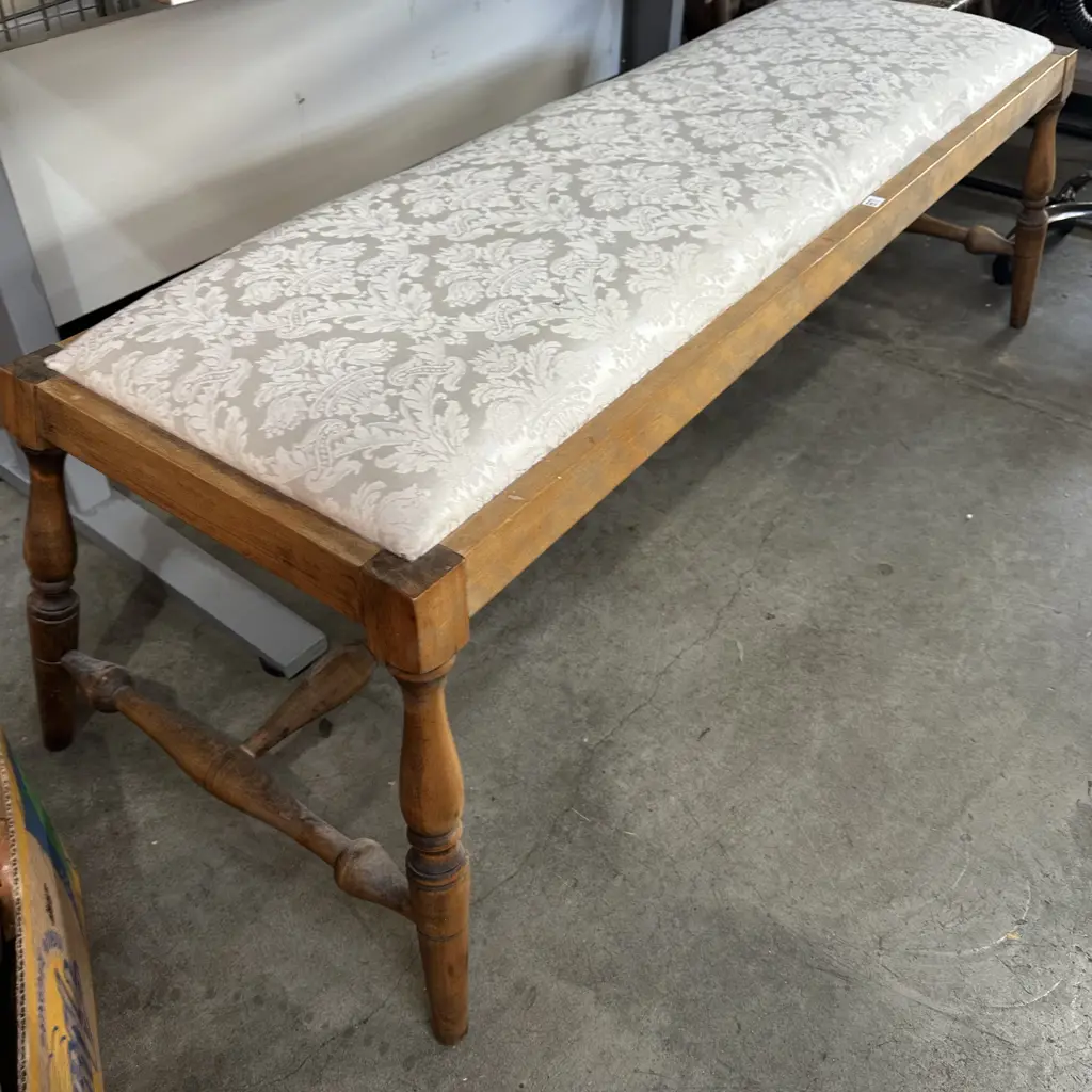 long seat - a little wobbley Image 1++
