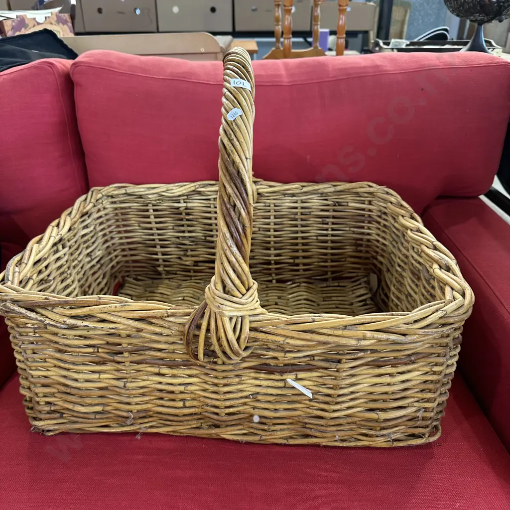 large basket plus phone set Image 1++