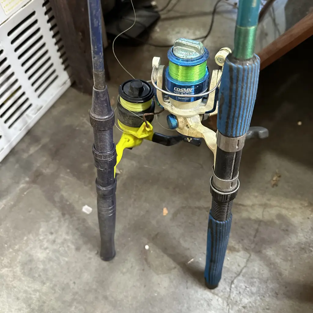 2 fishing rods Image 1++