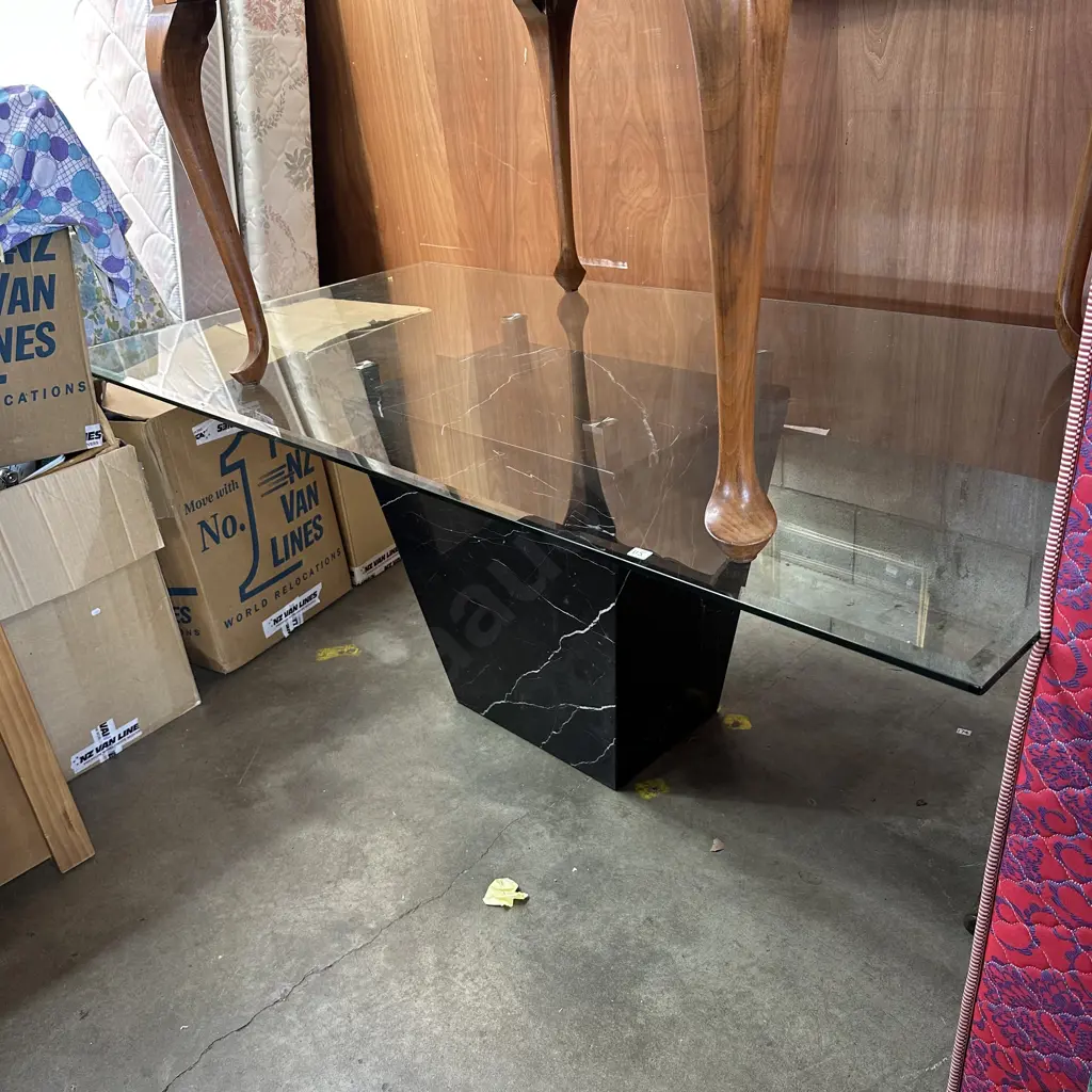Bevelled edge thick glass top table Image 1++