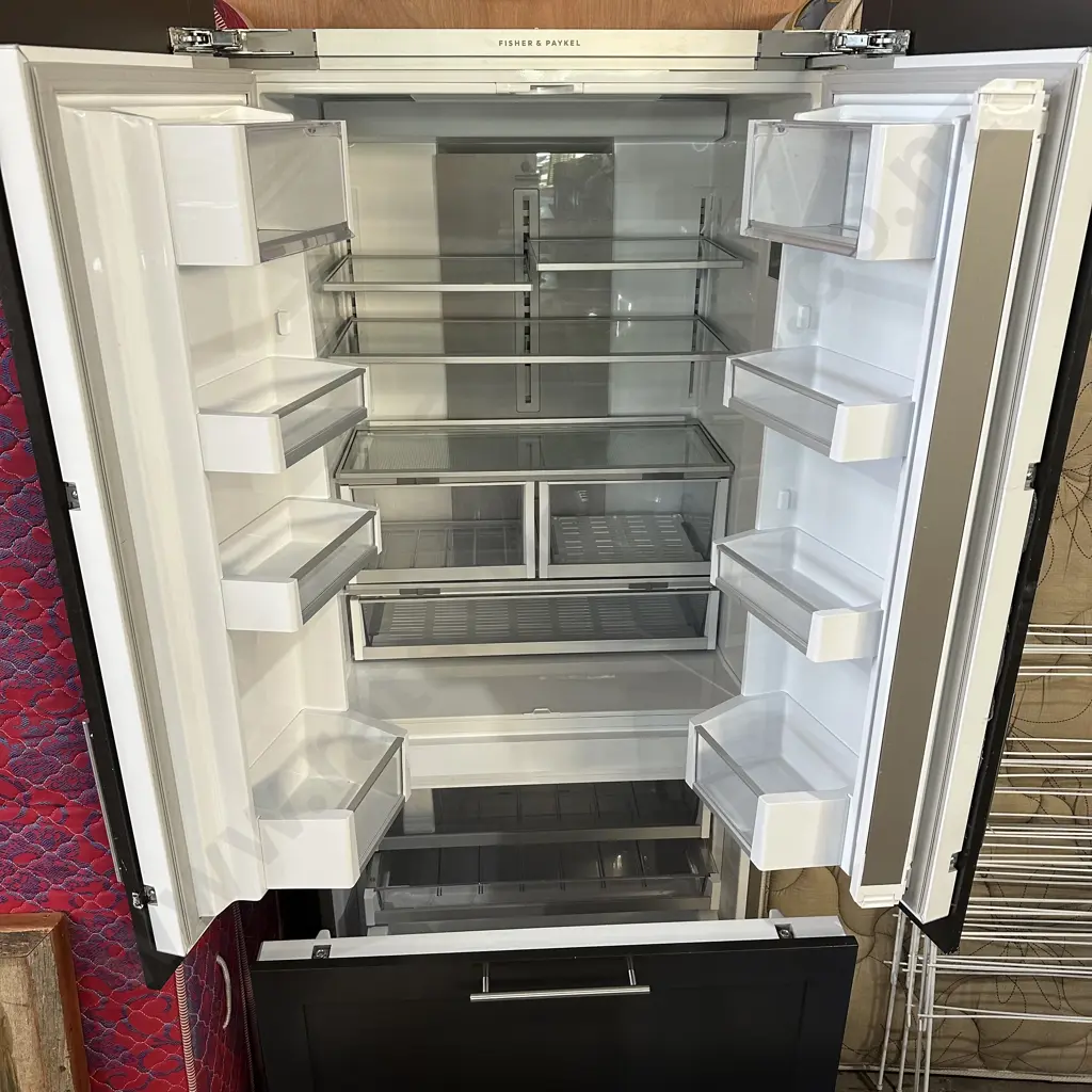 F&P integrated pantry door fridge freezer Image 1++