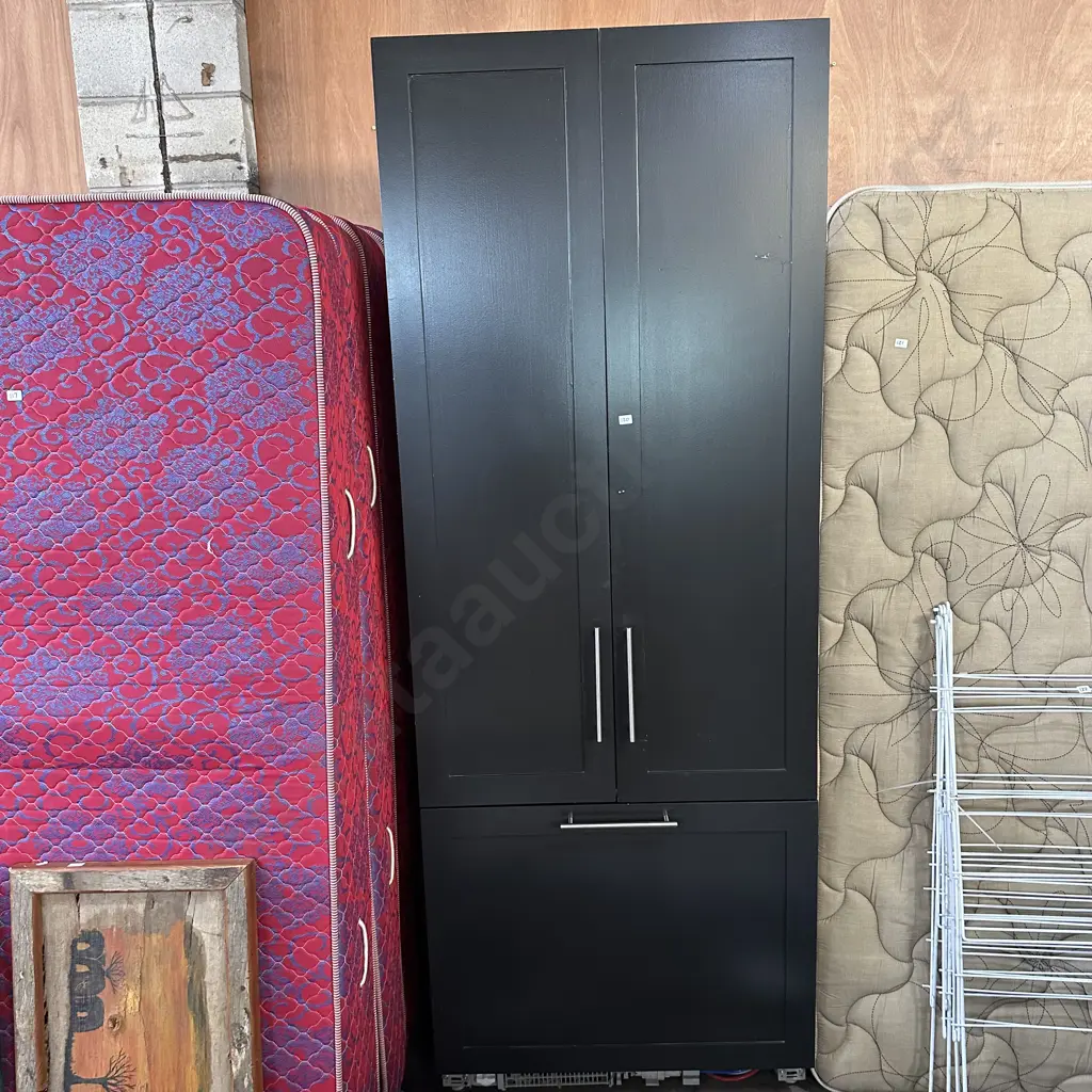 F&P integrated pantry door fridge freezer Image 1++