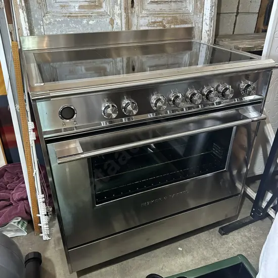 large F&P electric oven in excellent condition