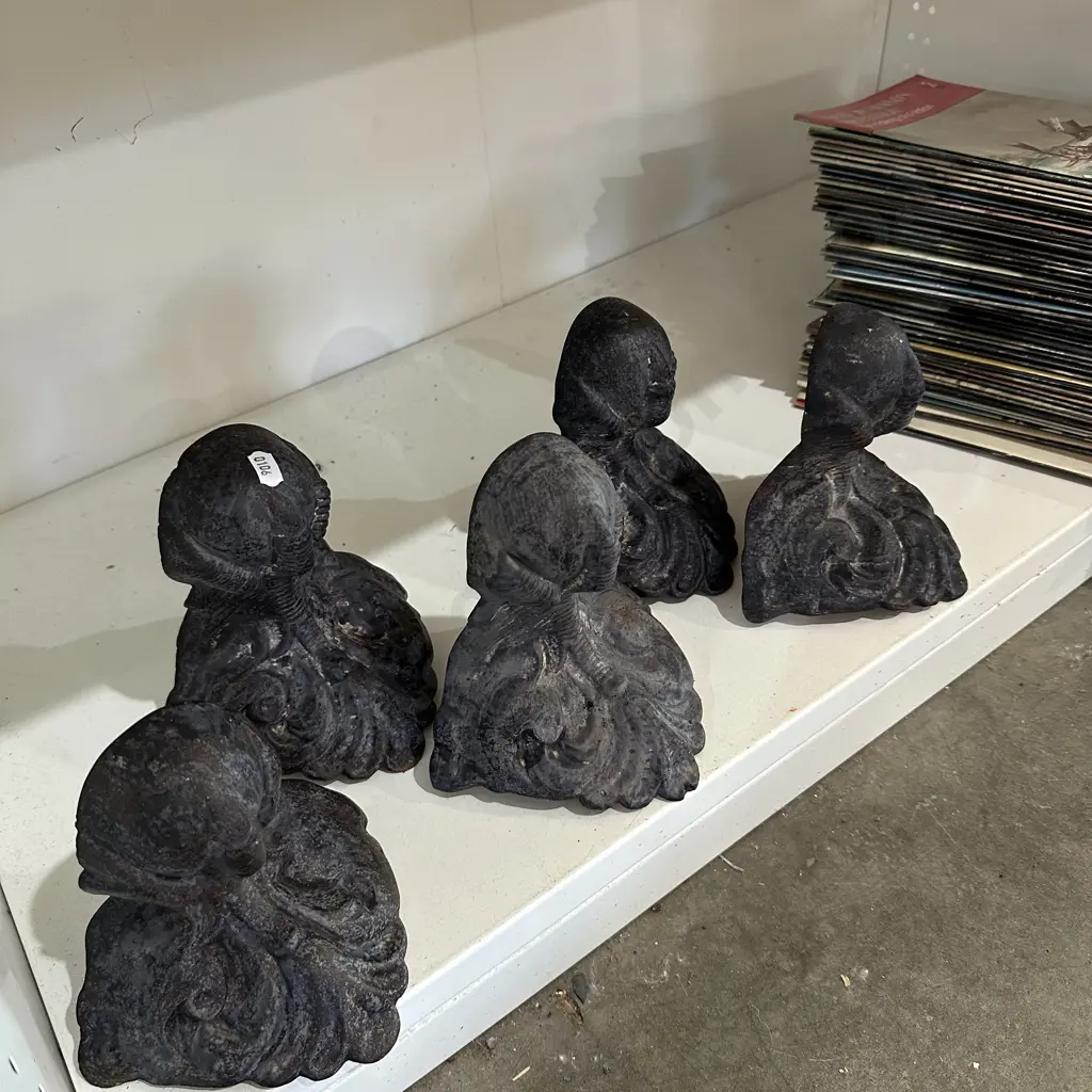 5 cast iron bath legs plus mags Image 1++