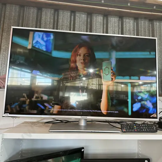 Panasonic model T42ET60Z 42 inch LED LCD TV with remote.