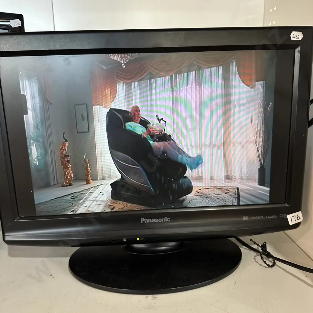 Panasonic Viera TH-L19X10ZK 19 inch HD ready LCD TV with built in freeview. Image 1++