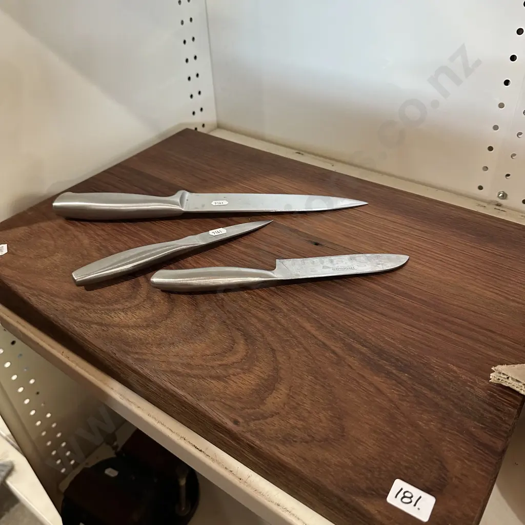 large chopping board and knives Image 1++
