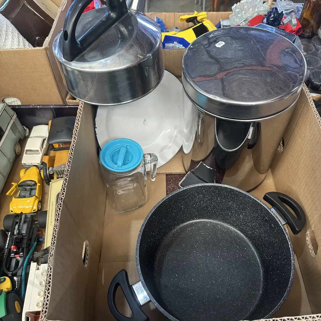 Pedal bin, kettle, enamelware bowl etc. Image 1++