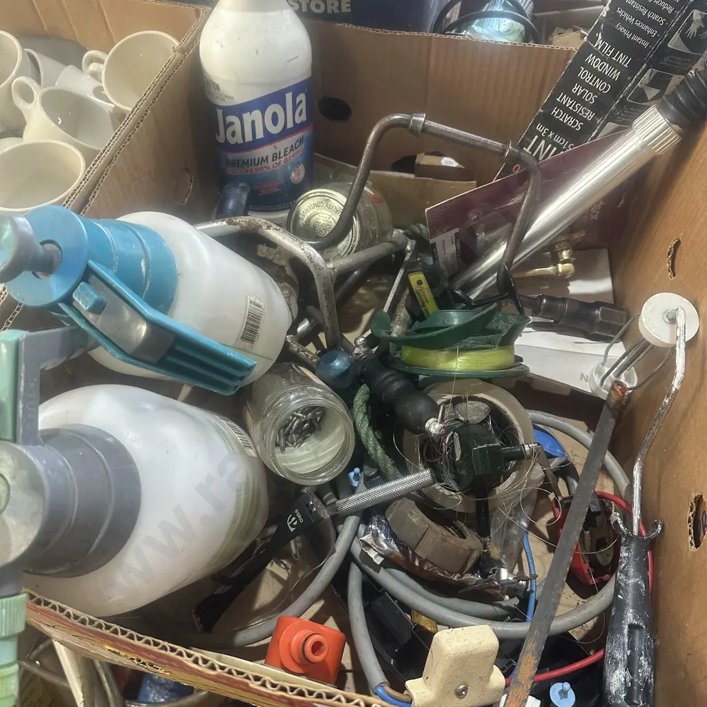 Box of assorted items. Image 1++