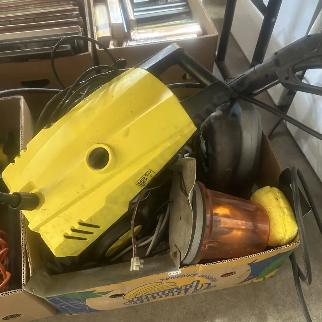 Water blaster, power tools and flashing light. Image 1++