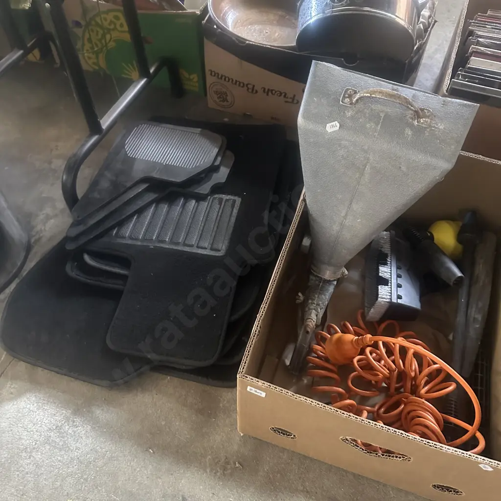 Hopper sprayer, power lead, car mats etc. Image 1++