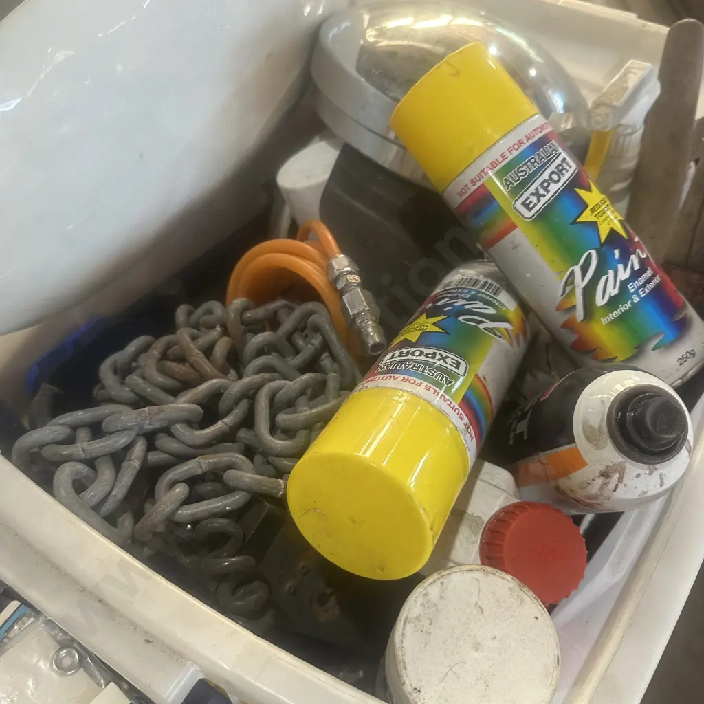 Chain, welding helmet, spray paint etc. Image 1++