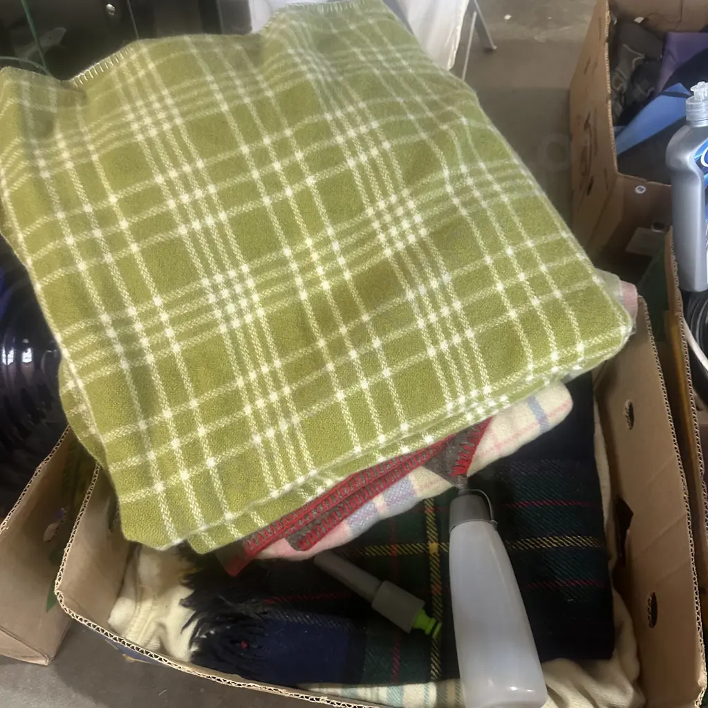 Five blankets etc. Image 1++