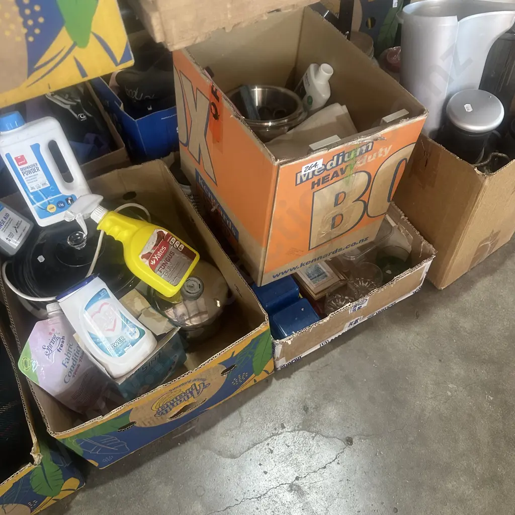 Four boxes crock pot, juicer, cleaning products etc. Image 1++