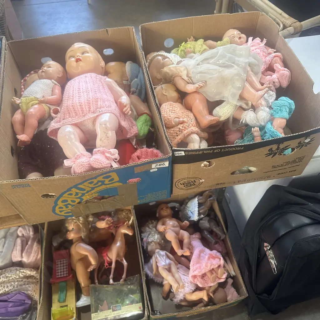 4 boxes dolls Image 1++