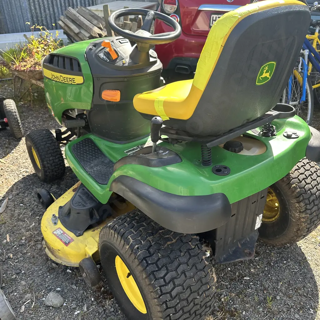 John Deere D140 ride on mower 2015- well maintained Image 1++