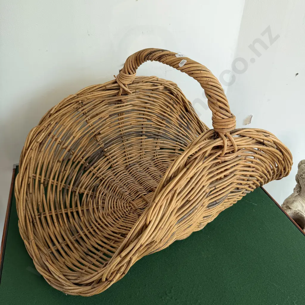 large cane basket Image 1++