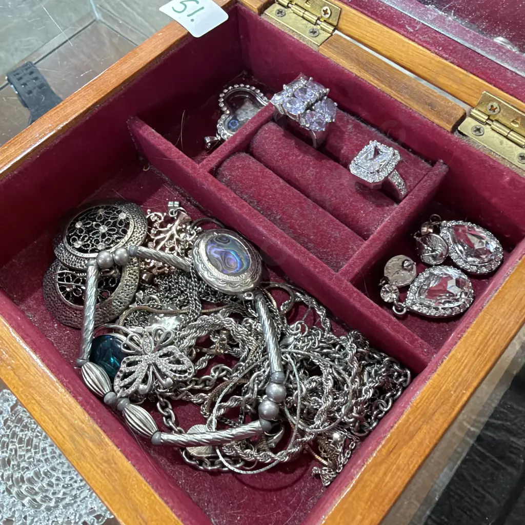 jewellery box and contents Image 1++