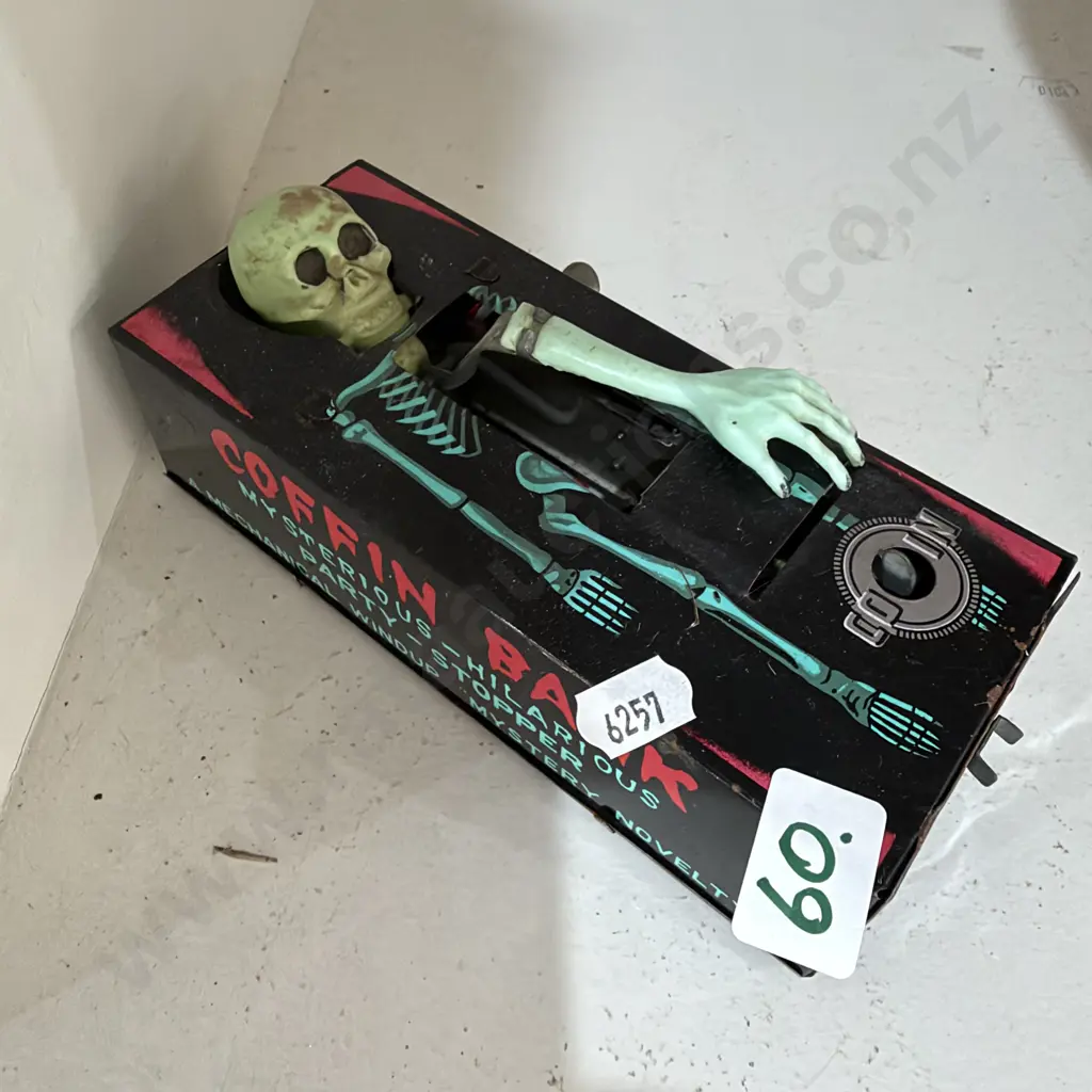 wind up coffin coin bank Image 1++