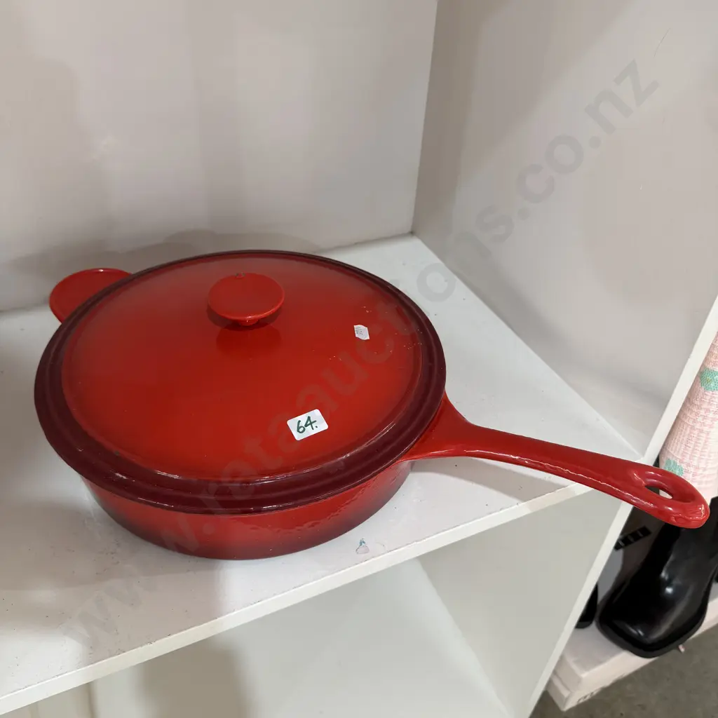 large enamel lidded pan Image 1++