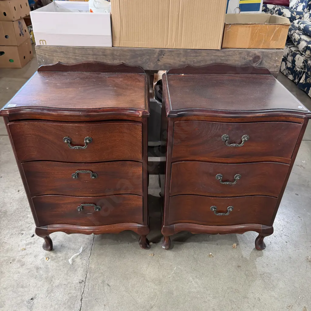 Pr of serpentine bedside drawers Image 1++