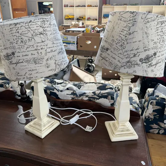 Pr lamps (1 has a repair)