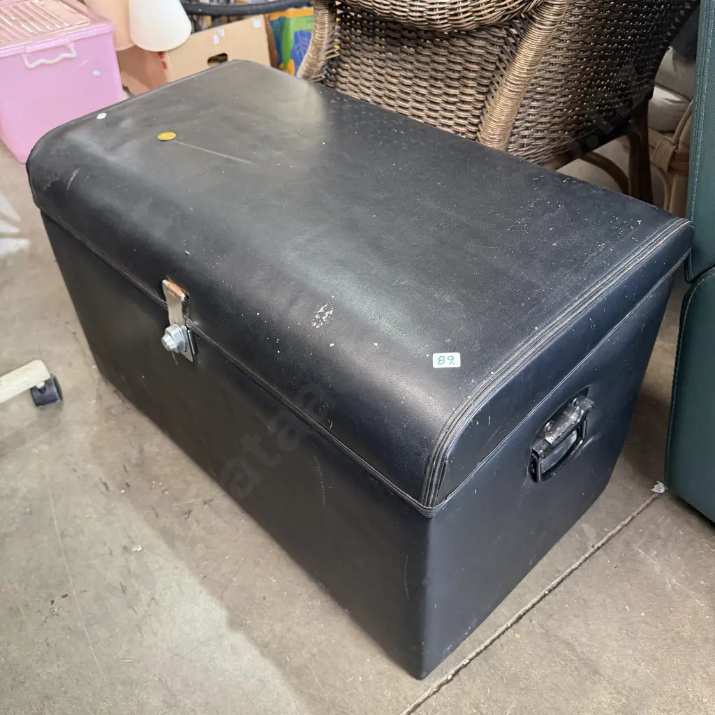 storage seat Image 1++