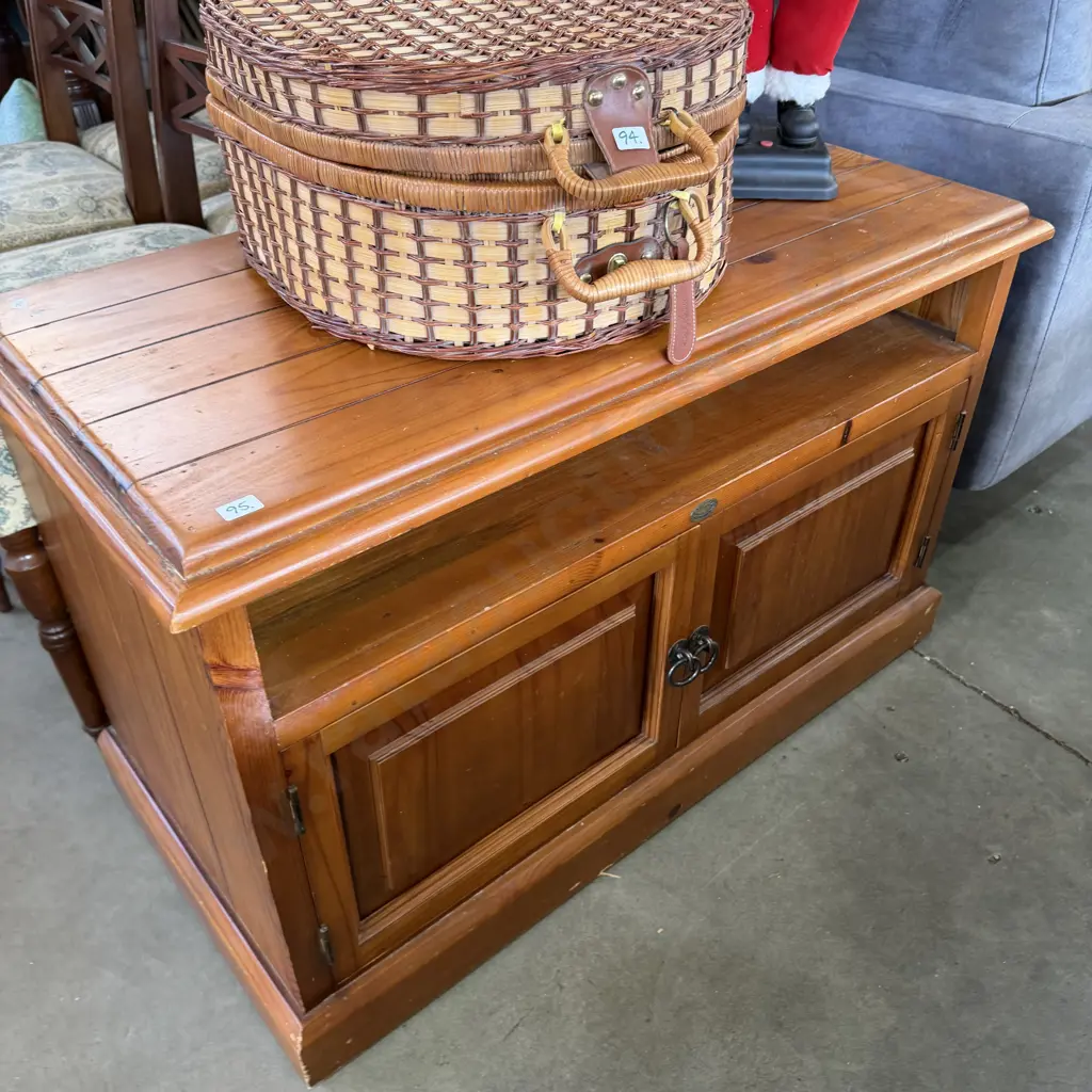 Pine cupboard Image 1++