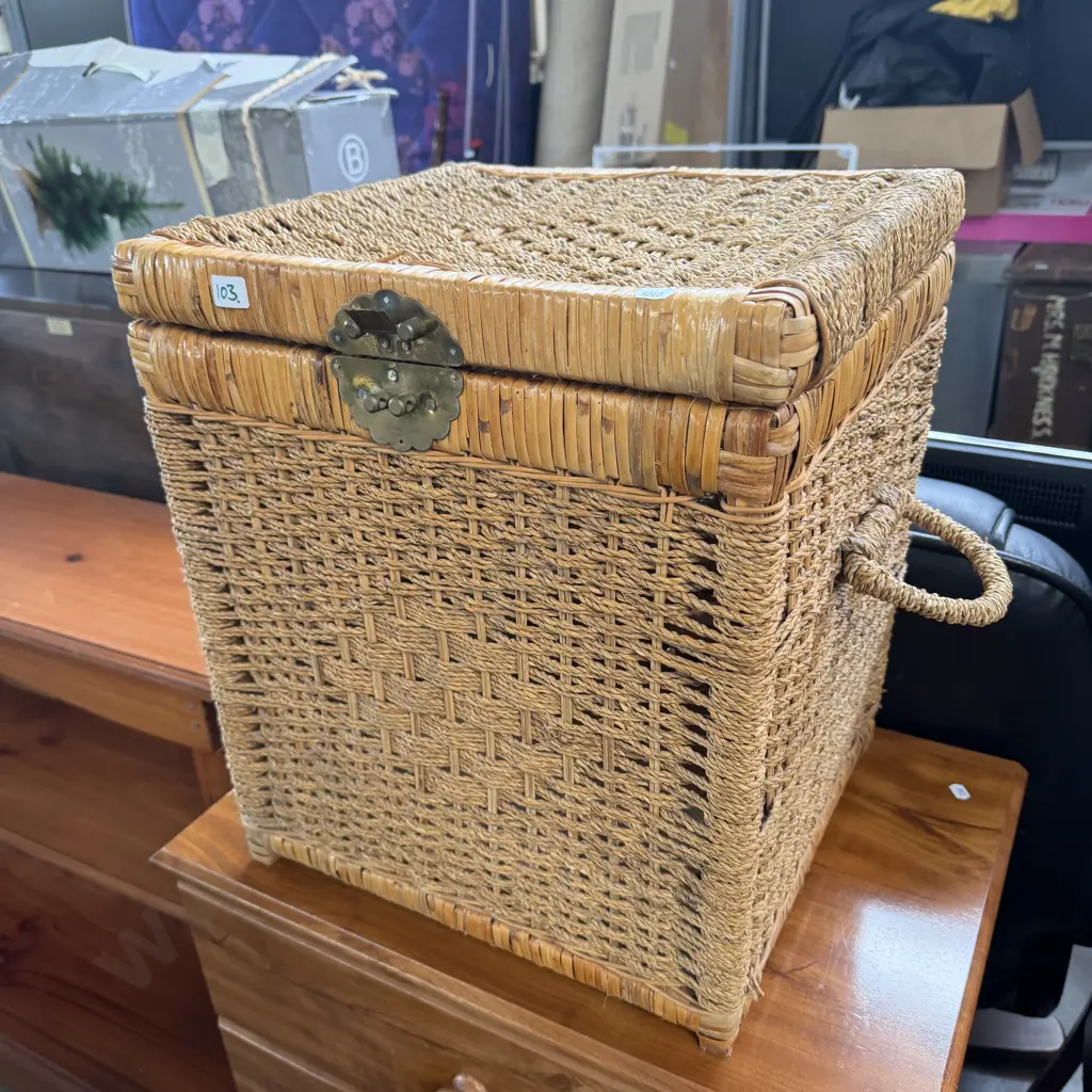 wicker basket Image 1++