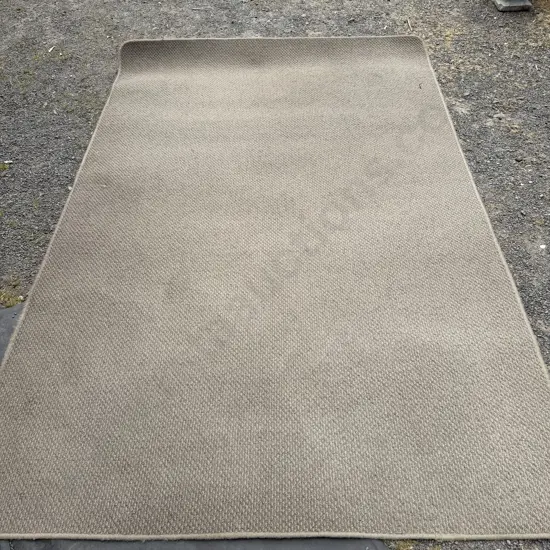 hemmed carpet 2.7 x 1.8