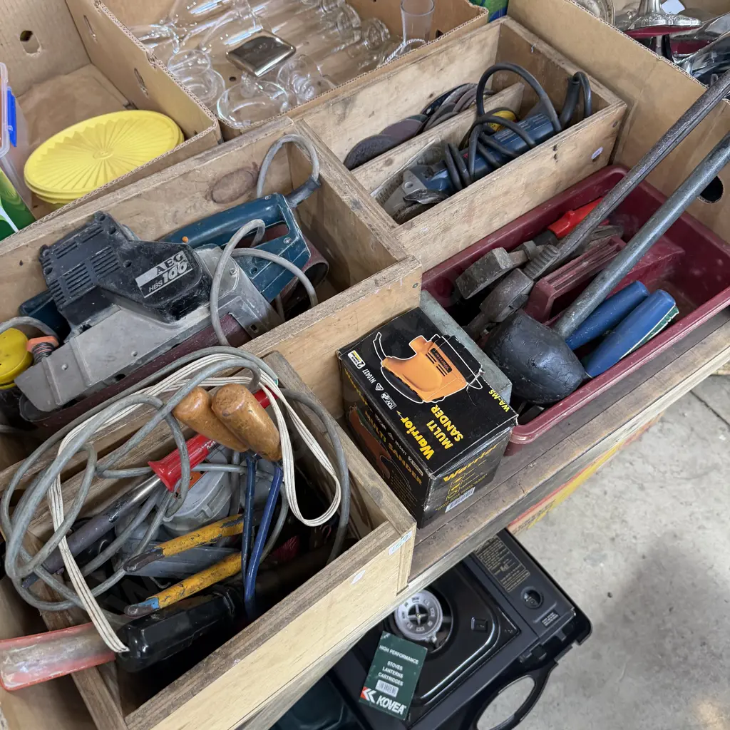 Belt sander, angle grinder, jig saw, multi sander and tools. Image 1++
