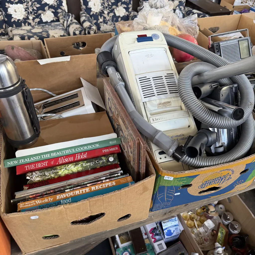 Two boxes vacuum cleaner, books, boxed toaster etc. Image 1++