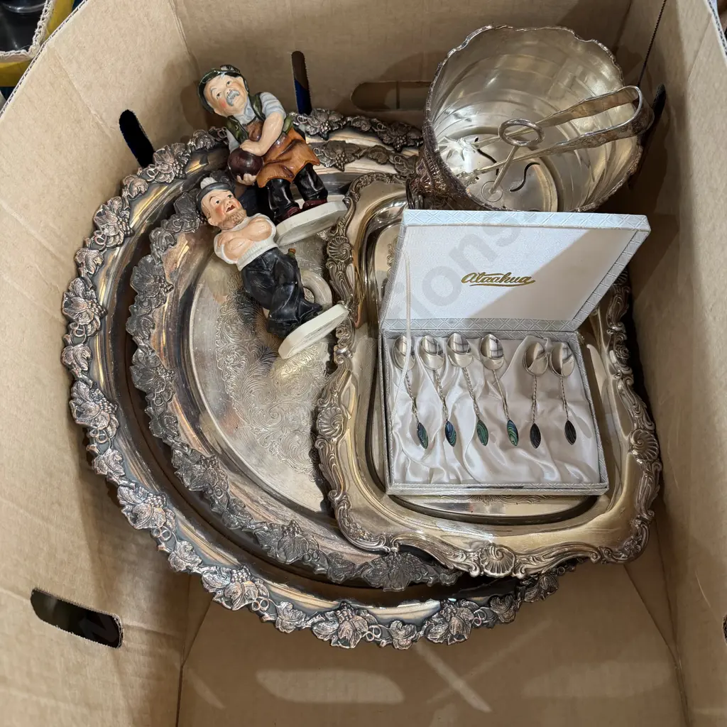 Silverware trays and ornaments etc. Image 1++
