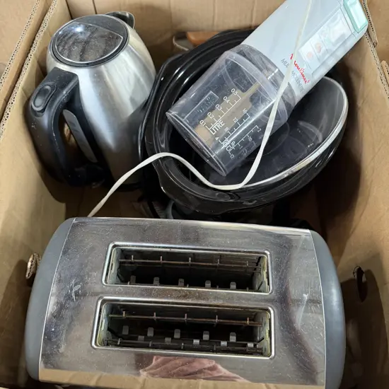 Slow cooker, jug, toaster, small wizz.